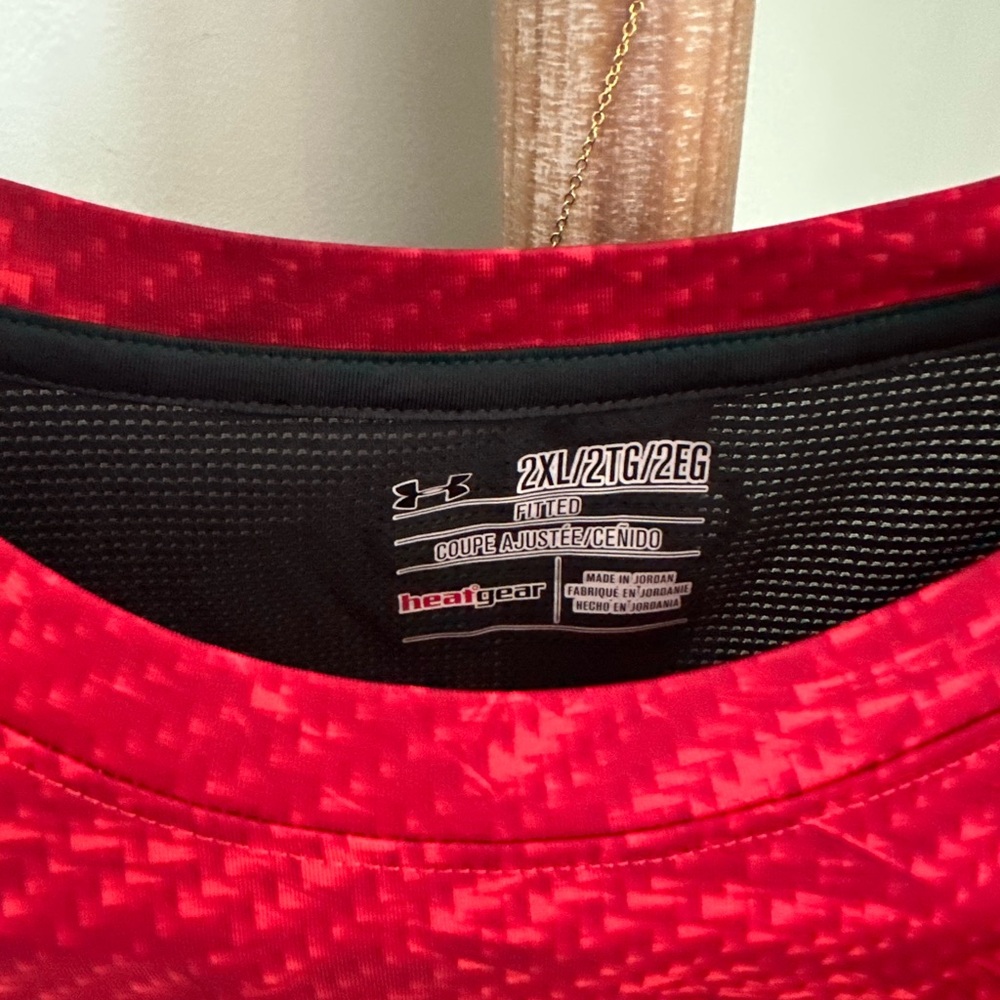 Under Armour Men’s Red Athletic Short Sleeve Shirt - Picture 3 of 4